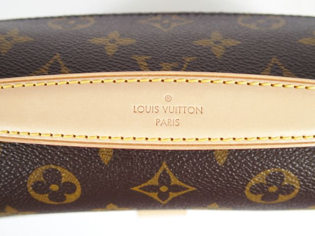 LOUIS VUITTON. Sac besace. Dans son pochon, sa boîte et son sac d'orig