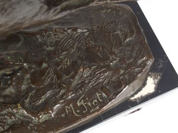 M. FIOT, "Cerf et biche". Grande sculpture en bronze à patine brune su