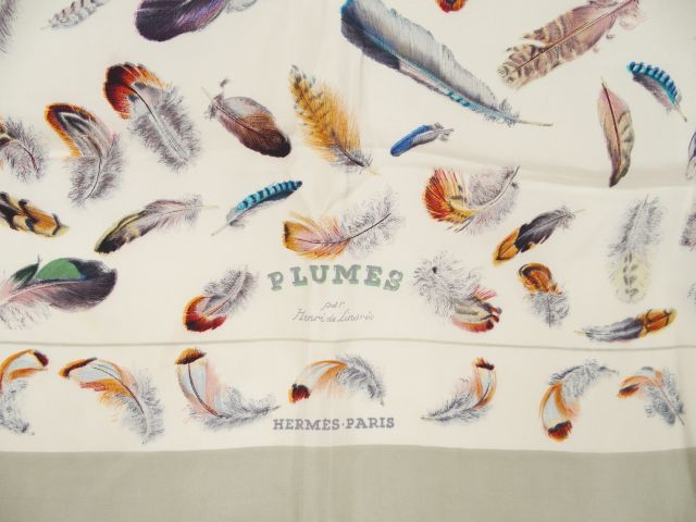 HERMES. Foulard 'Plumes' en soie