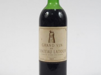 Vente aux enchères 1 BOUTEILLE CHÂTEAU LATOUR 1er GCC PAUILLAC - 1977 -MEP/BEP