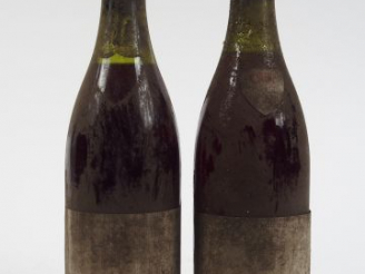 Vente aux enchères 2 BOUTEILLES MOREY ST DENIS HUGUENIN PÈRE   FILS - 1957 - 4 CM/5,5 CM/