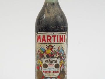 1 TRES VIEILLE BOUTEILLE MARTINI ROUGE (BOUCHON ET CAPS ETAIN) - EA