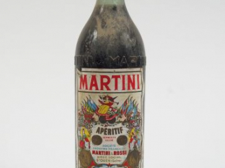 Vente aux enchères 1 TRES VIEILLE BOUTEILLE MARTINI ROUGE (BOUCHON ET CAPS ETAIN) - EA