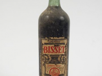 Vente aux enchères 1 TRES VIEILLE BOUTEILLE APERITIF BISSET (QUINQUINA) - ELA