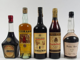 Vente aux enchères 5 BOUTEILLES : 1 SHERRY SANDEMAN - 1 KERMANN CAZANOVE - 1 CHERRY BRIZA