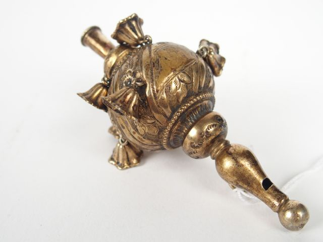 Hochet formant sifflet en vermeil (manque le manche)