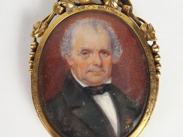 Miniature XIXe sur nacre 'Portrait d'homme'. Entourage en pomponne