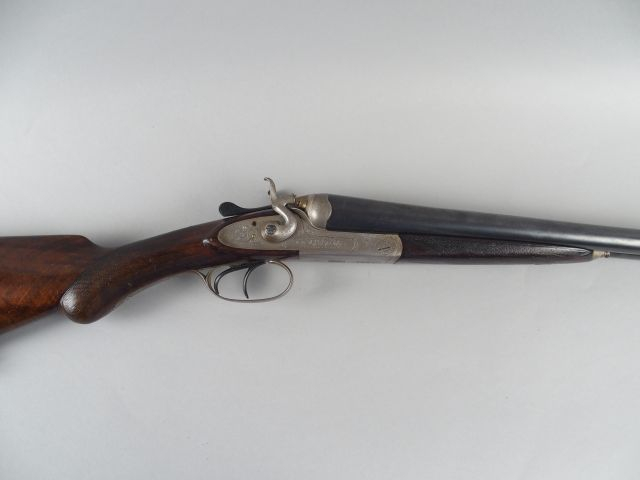 199- Fusil juxtaposé a chiens extérieurs. Calibre 12/65. Crosse demi-p