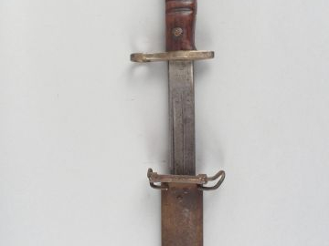 205- Baïonnette U.S 1917 dans son fourreau en cuir. (2+)