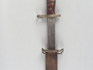 Vente aux enchères 205- Baïonnette U.S 1917 dans son fourreau en cuir. (2+)