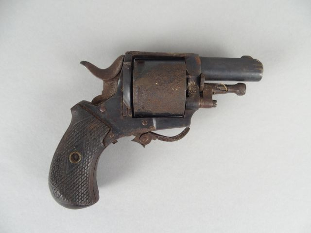212- Revolver Bulldog calibre 320, Canon rayé. Attaques de rouilles pr