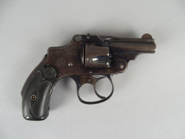216-- Révolver Smith et Wesson à brisure hammerless calibre 32 S W à 5
