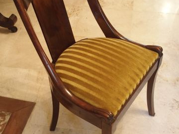 Suite de six chaises gondoles de style Empire en acajou et placage d'a
