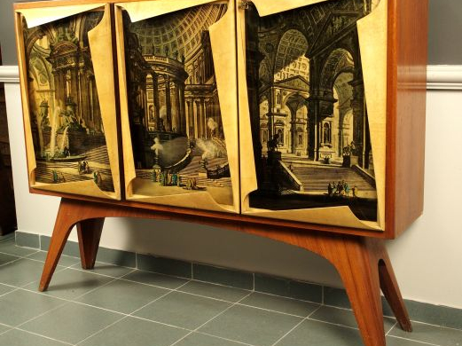 BORSANI (attribué à). Meuble italien 1950 en bois et parchemin, décor 