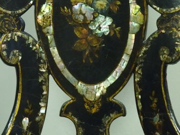 Chaise Napoléon III en carton maché, bois noirci et marqueterie de nac