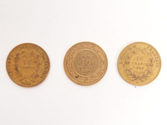 Vente aux enchères 3 pièces de 10 Francs or: Napoléon III tête nue 1859-A, Marianne 1850-