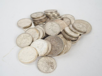 Vente aux enchères Lot de pièces d'argent. Poids: 685 gr