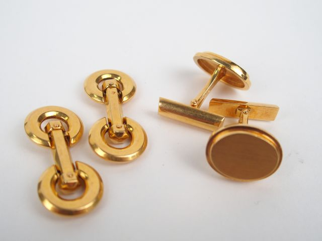 2 paires de boutons de manchettes en or jaune. Poids: 20,4gr