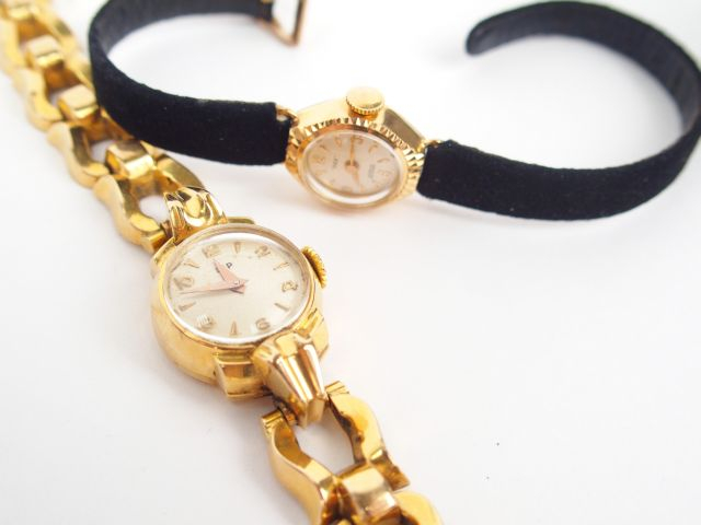 LIP. Montre de dame boitier et bracelet en or jaune. 29,9gr tel On y j