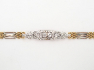Vente aux enchères Bracelet maille or jaune et or blanc, motif central de style Art Déco 