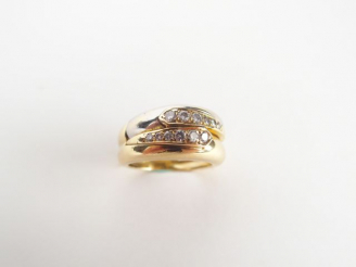 Vente aux enchères Bague 2 tons d'or et lignes de brillants. Poids tel: 8gr