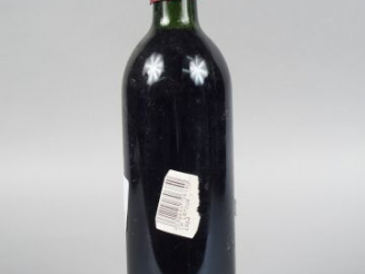 Vente aux enchères 1 BOUTEILLE - CHÂTEAU LATOUR 1ER GCC PAUILLAC - 1984 - SE/BOUCHON ESTA
