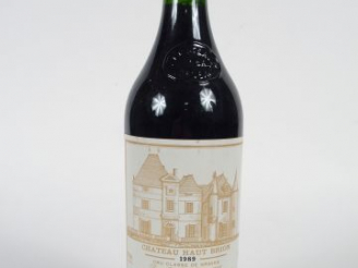 Vente aux enchères 1 BOUTEILLE - CHÂTEAU HAUT BRION 1ER GCC PESSAC LEOGNAN NOTE 100/100 -