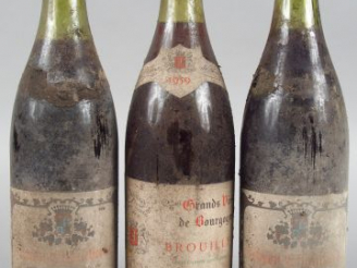 Vente aux enchères 3 BOUTEILLES : 2 GEVREY CHAMBERTIN LAPLANE ANNEES 50 3 et 3,5 CM, 1 BR