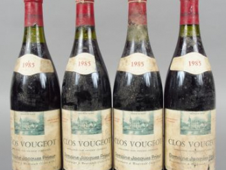 Vente aux enchères 4 BOUTEILLES - CLOS VOUGEOT GRAND CRU PRIEUR - 1985 - BS/ET/1 ED/1 CAP