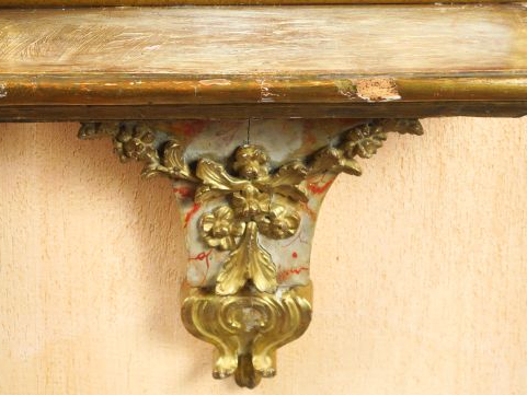 Console murale de style Louis XVI en bois peint et doré (petit acciden