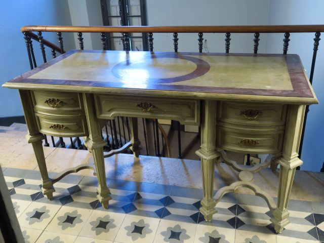 Bureau Mazarin XIXème en bois laqué gris