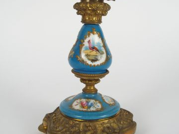 Bougeoir 1900 en bronze et porcelaine de Sèvres. H. : 15 cm