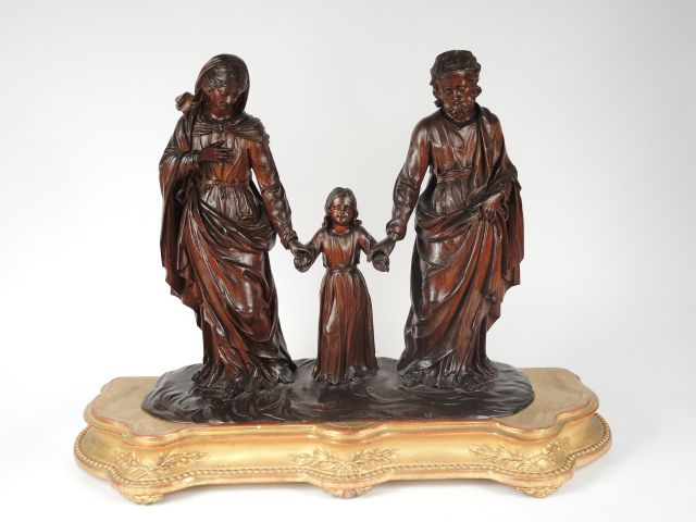 Groupe en bois sculpté « La Sainte Famille », signé sur la terrasse, m