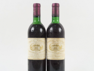 Vente aux enchères 2 BOUTEILLES CHÂTEAU MARGAUX 1er GCC MARGAUX - 1972 - 1 LB/1HEP