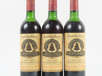 Vente aux enchères 3 BOUTEILLES CHÂTEAU L'ANGÉLUS GCC ST EMILION - 1972 - 1 LB-HEP/2 HEP