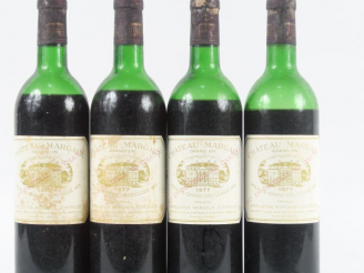 Vente aux enchères 4 BOUTEILLES CHÂTEAU MARGAUX 1er GCC MARGAUX - 1977 - 2 BEP/2 VIDANGE