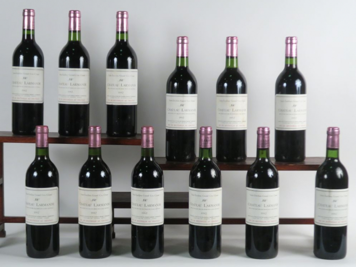 12 BOUTEILLES CHÂTEAU LARMANDE GCC ST EMILION - 1982 - 4 BG