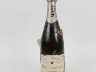 Vente aux enchères 1 VIEILLE BOUTEILLE CHAMPAGNE MOET   CHANDON 'BRUT IMPÉRIAL'