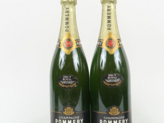 Vente aux enchères 2 VIEILLES BOUTEILLES CHAMPAGNE POMMERY 'BRUT ROYAL'