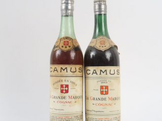 Vente aux enchères 2 VIEILLE BOUTEILLES CAMUS 'LA GRANDE MARQUE' - NIVEAU BAS/CAPS ÉTAIN