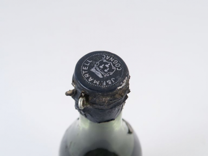 1 VIEILLE BOUTEILLE COGNAC MARTELL 'ETIQUETTE BLEUE' - CAPS ETAIN