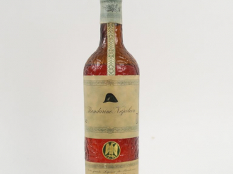 Vente aux enchères 1 VIEILLE BOUTEILLE MANDARINE NAPOLÉON - COFFRET