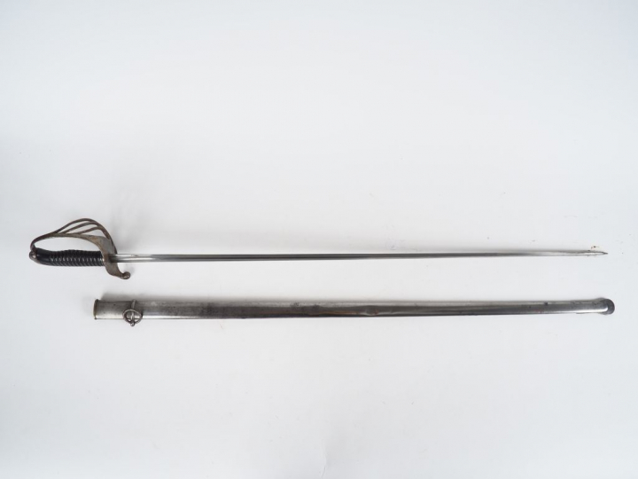 Sabre dans le goût d’un sabre 1882 d'officier français atypique avec s