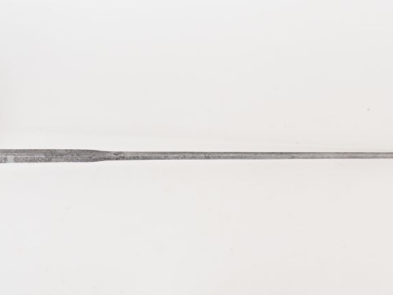 Curieux sabre probablement Batave, belle lame à 4 pans élargie au fort