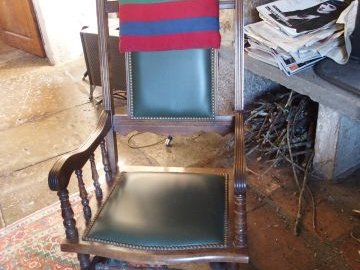 Fauteuil à bascule, tabouret de style Louis XV, chaise de style Louis 