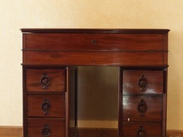 PREMIER ETAGE DANS LE COULOIR Bureau de style anglais en acajou