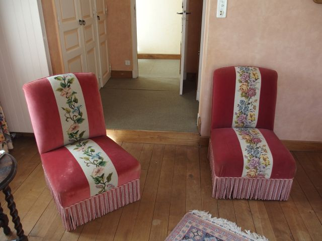 Paire de chauffeuses, velours rose et tapisserie, canapé de style Napo