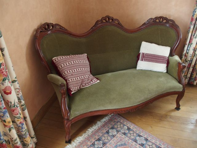 Paire de chauffeuses, velours rose et tapisserie, canapé de style Napo