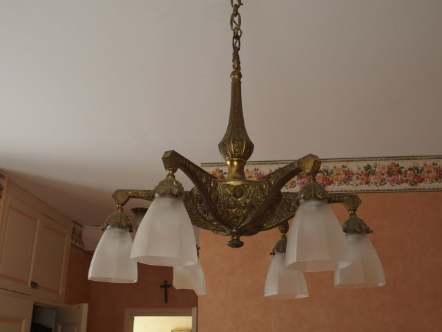 Lustre 1925, six lumières (une tulipe accidentée)