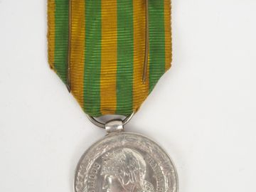 Médaille commémorative de l'expédition de 1883/1886 au "TONKIN" 1er mo